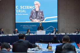 Anja Karliczek begrüßt die Teilnehmer bei der Zweiten Arktiswissenschaftsministerkonferenz.